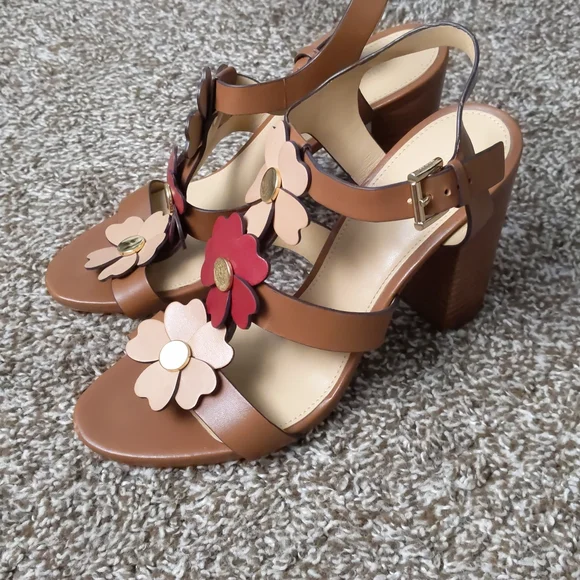 Michael Kors 'Kit' Flower Leather Stacked Heels, Size 8.5 - Picture 3 of 8